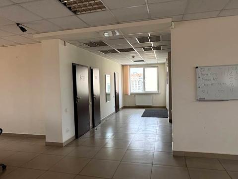 комерційна за адресою Богдана Хмельницького  вул., 214