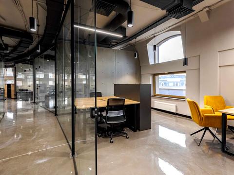 комерційна за адресою Адама Міцкевича пл., 10