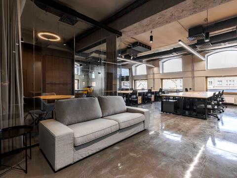 комерційна за адресою Адама Міцкевича пл., 10