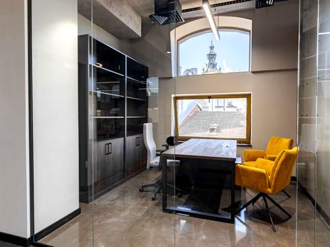 комерційна за адресою Адама Міцкевича пл., 10