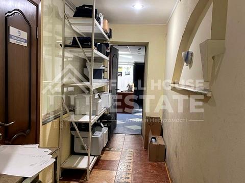 комерційна за адресою Бессарабська пл., 5