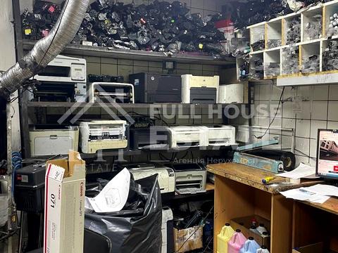 комерційна за адресою Бессарабська пл., 5