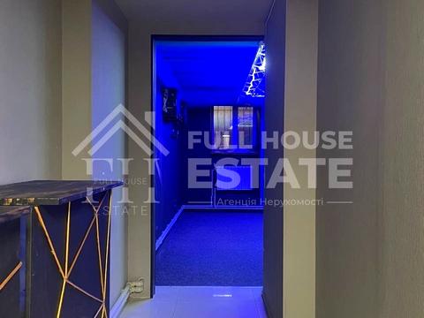 комерційна за адресою Саксаганського вул., 30