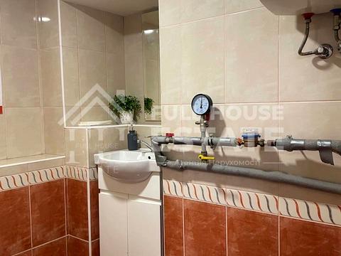 комерційна за адресою Саксаганського вул., 30