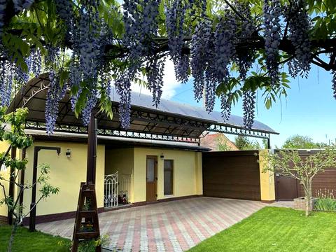 будинок за адресою Квітнева вул., 12