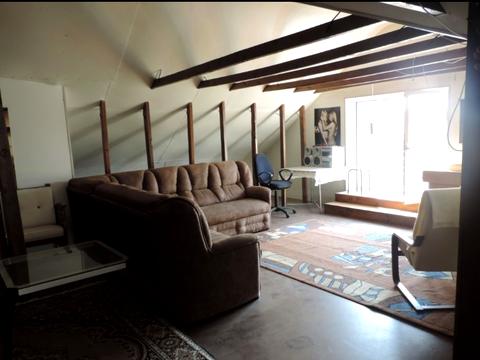 будинок за адресою Квітнева вул., 12