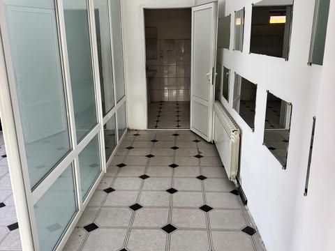 комерційна за адресою Соборна пл. (Леніна), 147 А