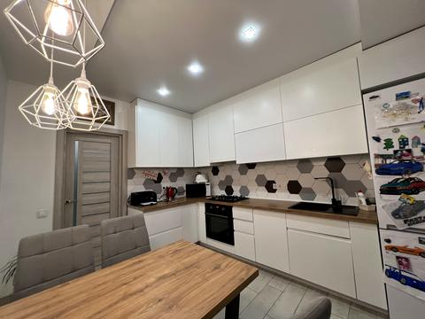 квартира за адресою Анатолія Лабунського вул., 4