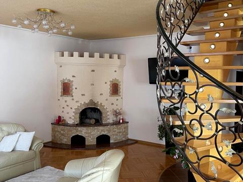 будинок за адресою Головна