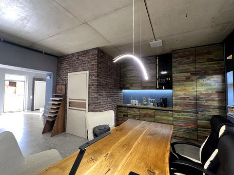 комерційна за адресою Центральна вул., 11г