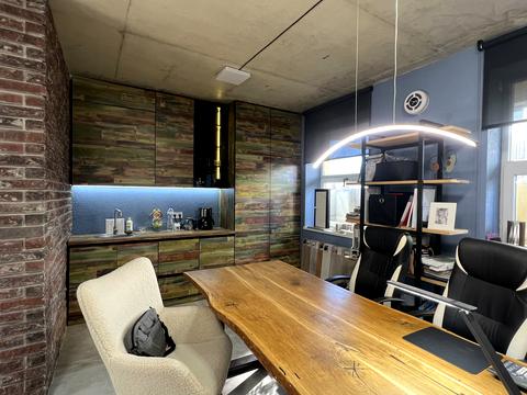 комерційна за адресою Центральна вул., 11г