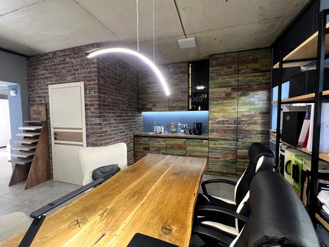 комерційна за адресою Центральна вул., 11г