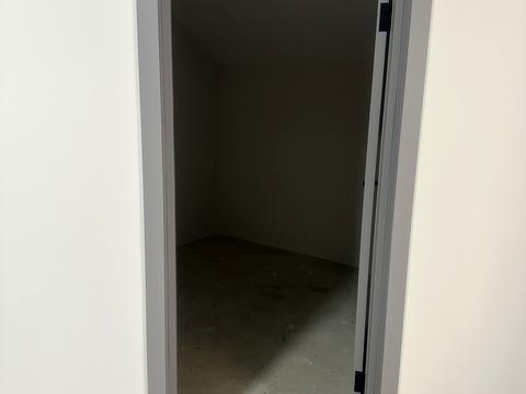 коммерческая по адресу Ужгородська, 7