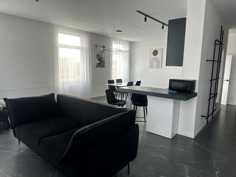 квартира за адресою Закарпатська вул., 21