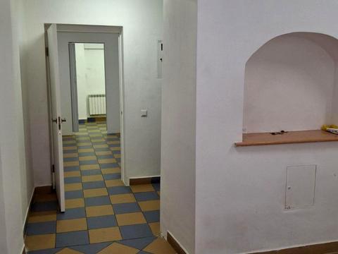 комерційна за адресою Євгена Гладишевського вул., 15