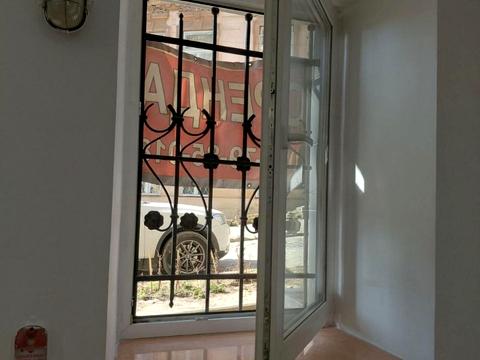 комерційна за адресою Євгена Гладишевського вул., 15