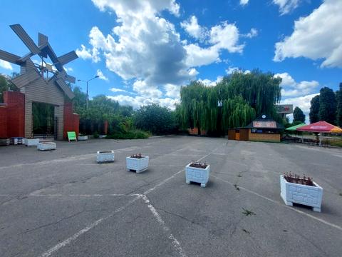 комерційна за адресою Виставкова, 1