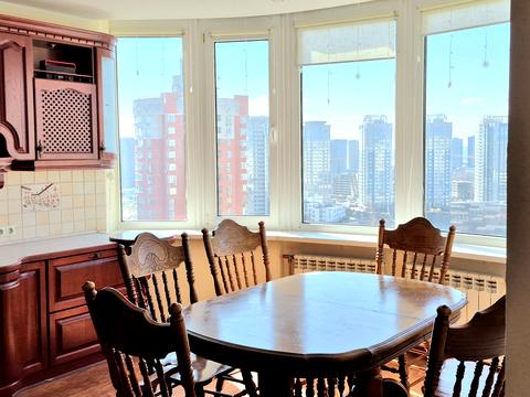 квартира за адресою Анни Ахматової вул., 48