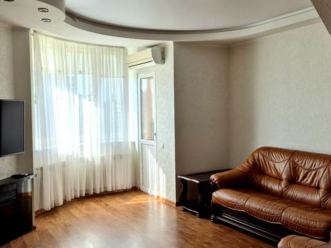 квартира за адресою Анни Ахматової вул., 48