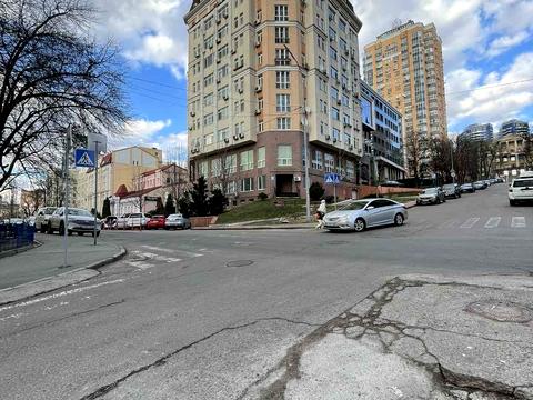 квартира за адресою Лабораторна вул., 8