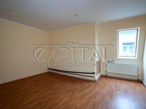 комерційна за адресою Ломоносова, 1