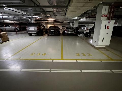 паркомісце за адресою Андрія Верхогляда вул. (Михайла Драгомирова), 11-Б