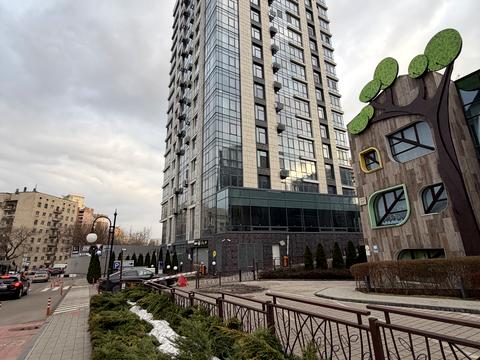 паркомісце за адресою Андрія Верхогляда вул. (Михайла Драгомирова), 11-Б