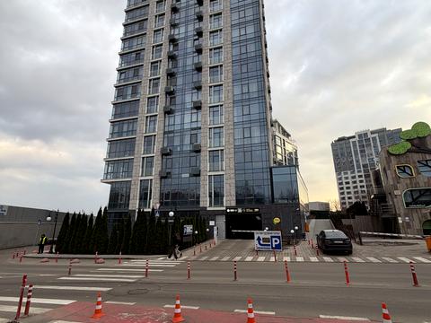 паркомісце за адресою Андрія Верхогляда вул. (Михайла Драгомирова), 11-Б