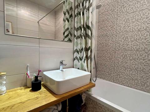 квартира по адресу Героїв Крут ул., 3