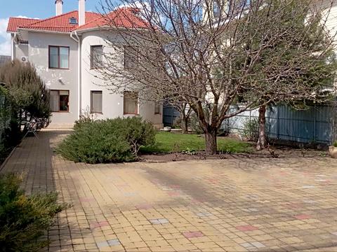 будинок за адресою Атаманюка вул.