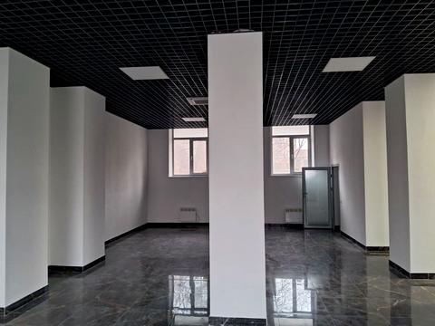 комерційна за адресою Дмитра Яворницького просп. (Карла Маркса), 82