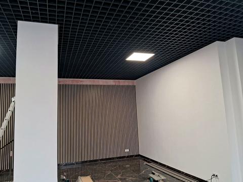 комерційна за адресою Дмитра Яворницького просп. (Карла Маркса), 82