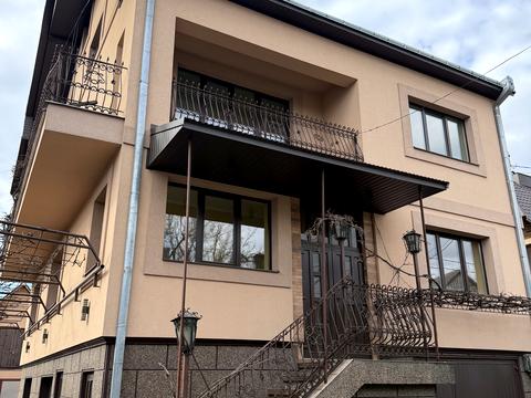 будинок за адресою Лісна