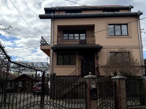 будинок за адресою Лісна