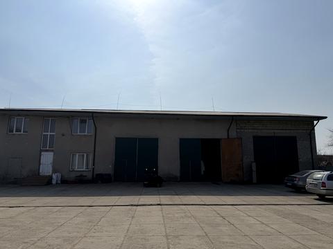 комерційна за адресою Центральна, 12