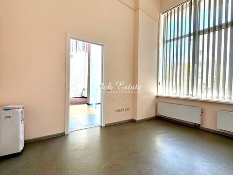 комерційна за адресою Авіаконструктора Ігоря Сікорського вул. (Танкова), 1