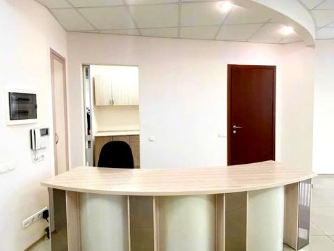 комерційна за адресою Королеви Єлизавети ІІ вул. (Глинки), 2