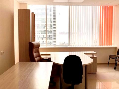 комерційна за адресою Королеви Єлизавети ІІ вул. (Глинки), 2