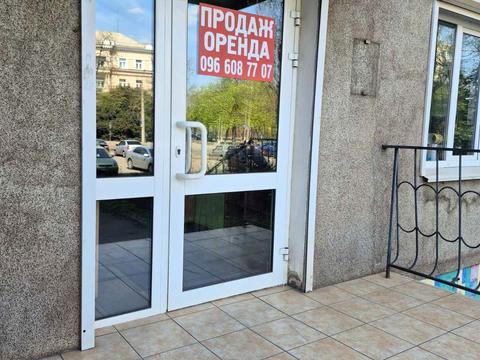 комерційна за адресою Свято-Миколаївська вул. (Леніна), 28