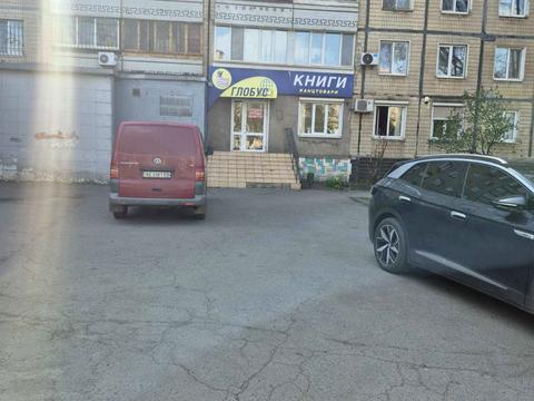 комерційна за адресою Свято-Миколаївська вул. (Леніна), 28