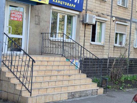 комерційна за адресою Свято-Миколаївська вул. (Леніна), 28
