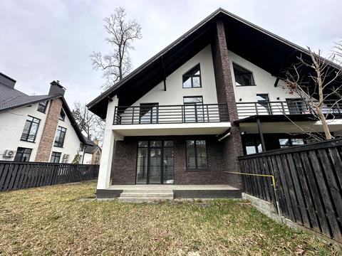 будинок за адресою Євгена Коновальця вул.