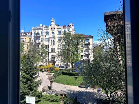 комерційна за адресою Лисенка вул., 1