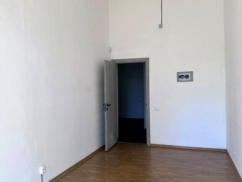 комерційна за адресою Лисенка вул., 1