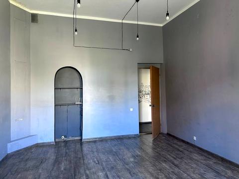 комерційна за адресою Лисенка вул., 1