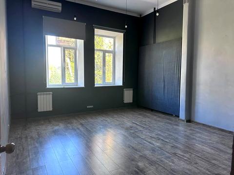 комерційна за адресою Лисенка вул., 1