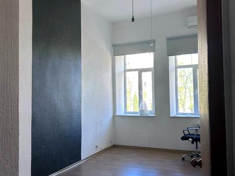 комерційна за адресою Лисенка вул., 1