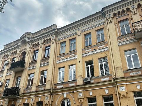 комерційна за адресою Лисенка вул., 1