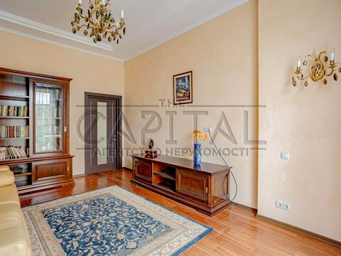 будинок за адресою Велика Набережна, 10