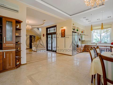 будинок за адресою Велика Набережна, 10